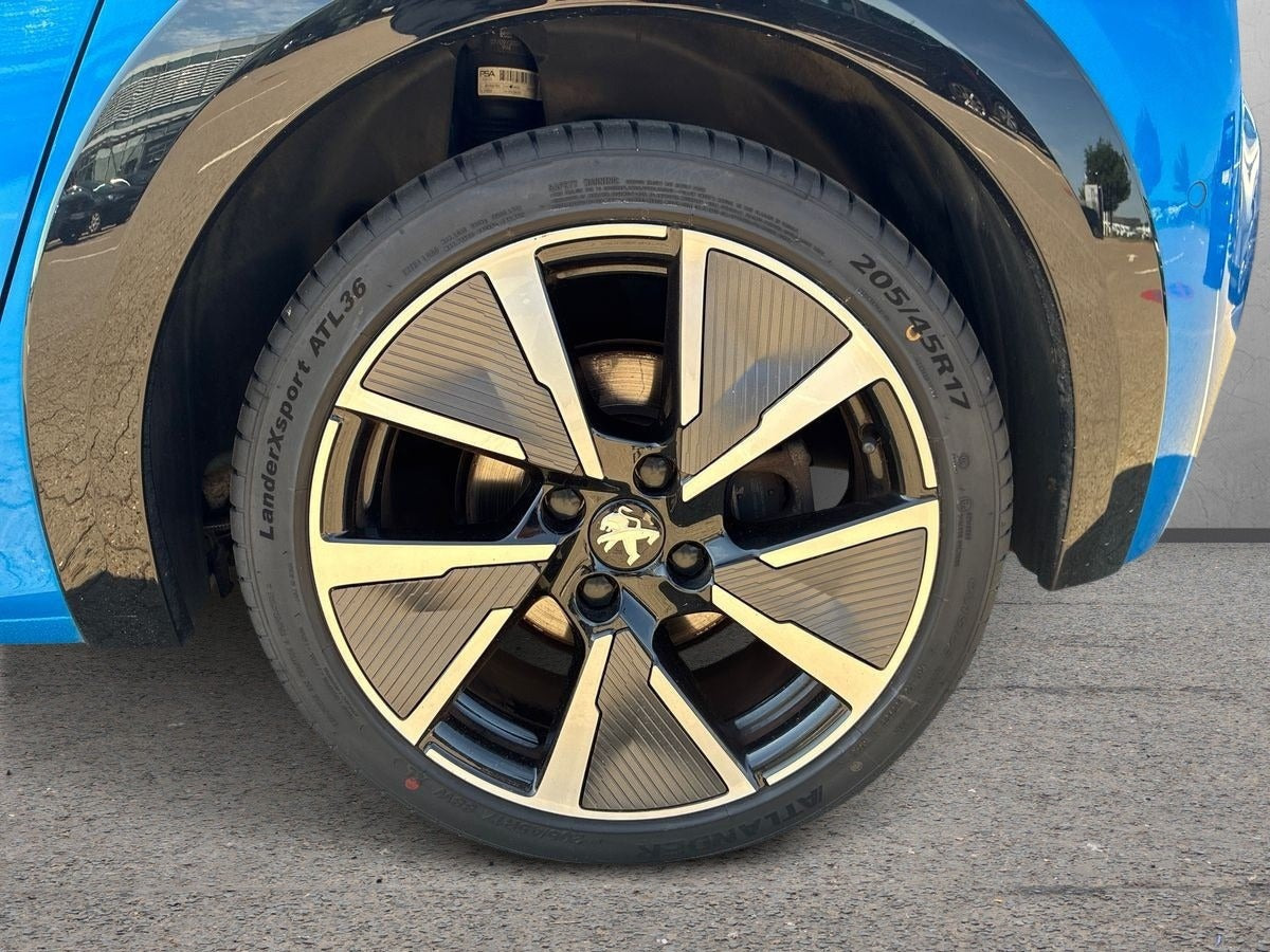 Blå Peugeot e-208 fra 2020