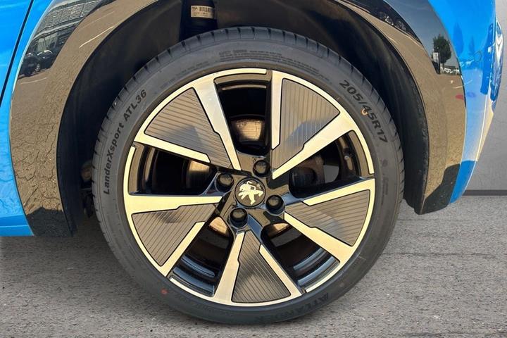 Blå Peugeot e-208 fra 2020
