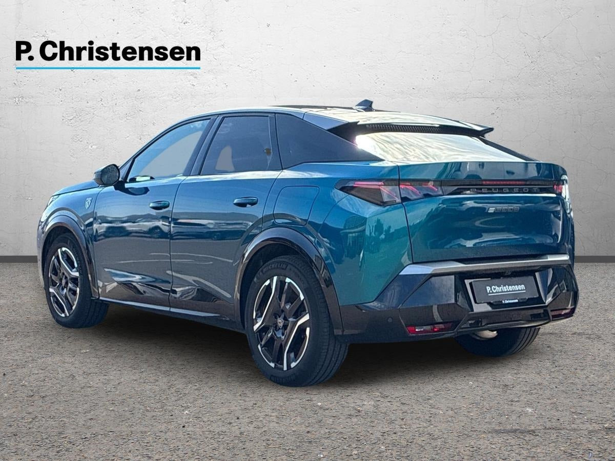 Blå Peugeot e-3008 fra 2025