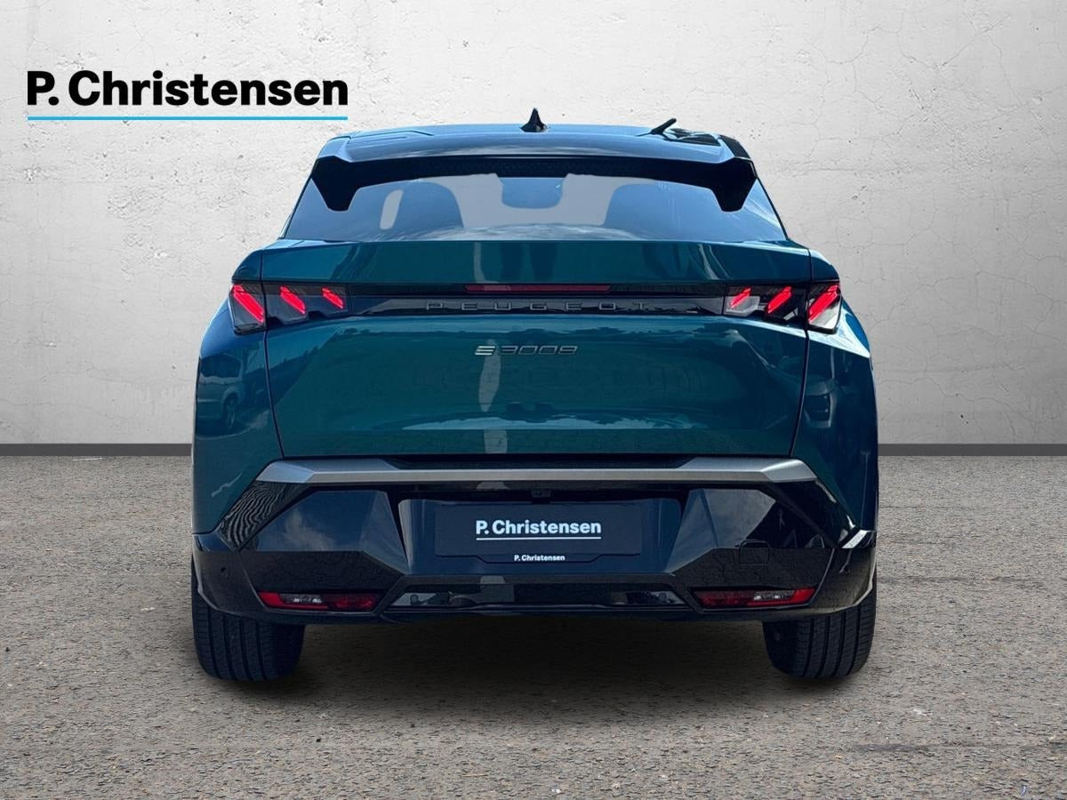 Blå Peugeot e-3008 fra 2025