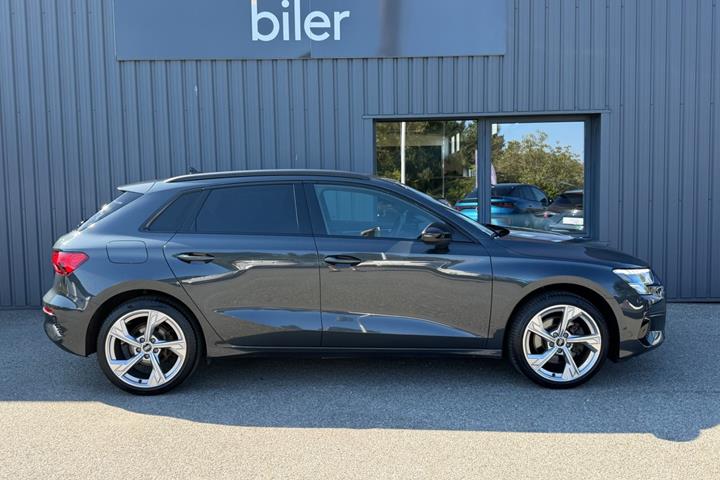 Grå Audi A3 fra 2021
