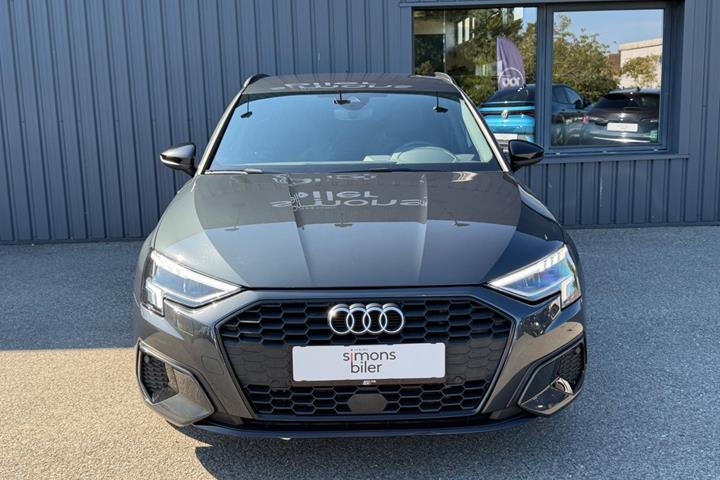 Grå Audi A3 fra 2021