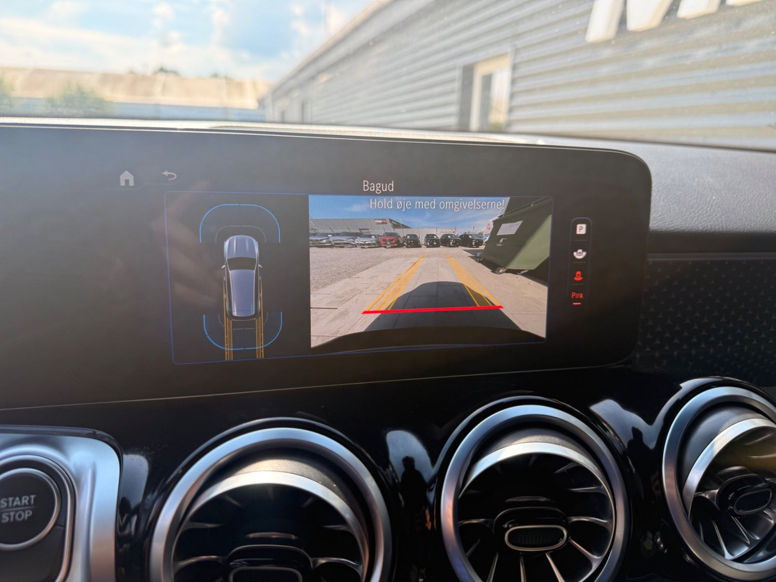 Grå Mercedes EQB250+ fra 2024