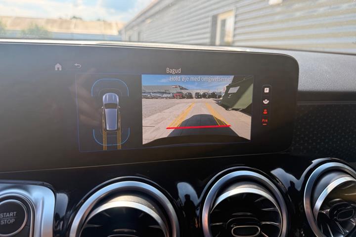 Grå Mercedes EQB250+ fra 2024