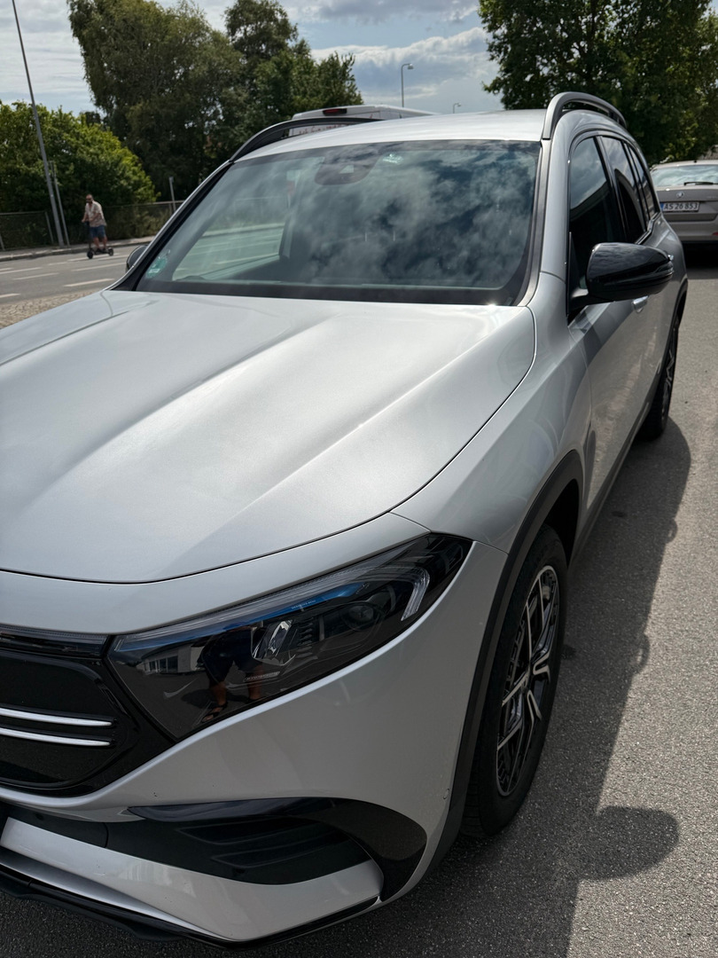 Sort Mercedes EQB300 fra 2022