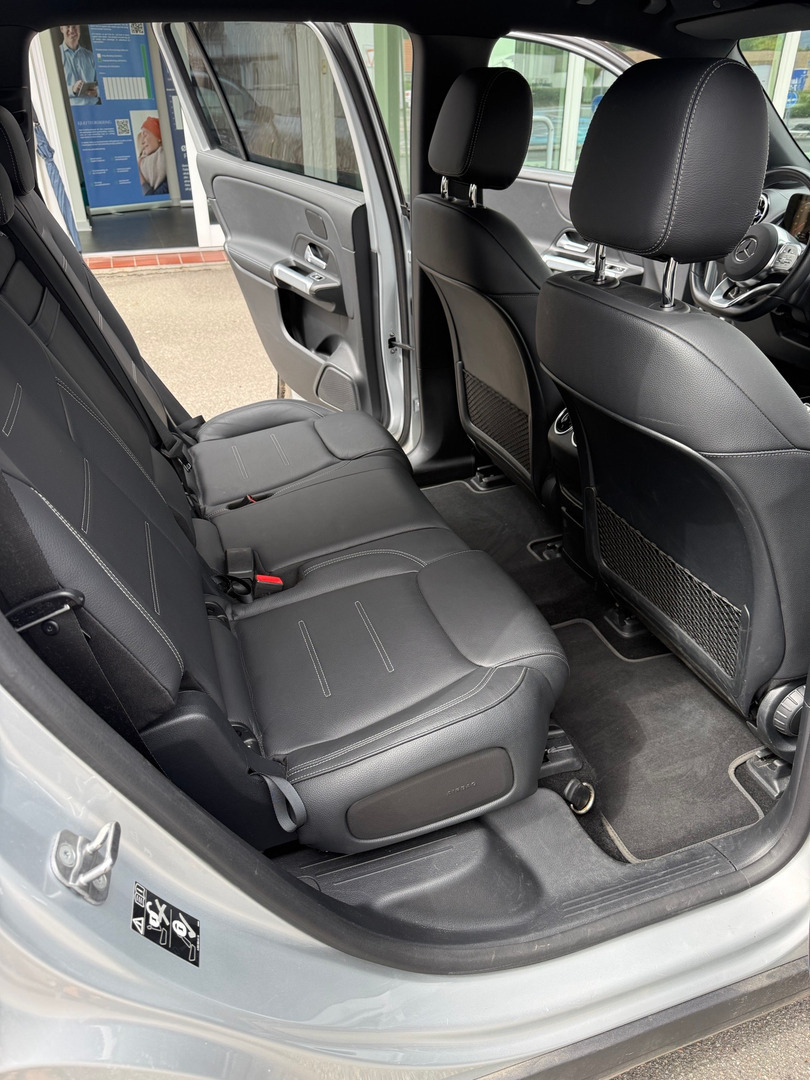 Sort Mercedes EQB300 fra 2022