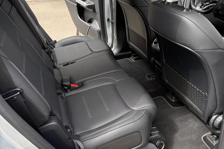 Sort Mercedes EQB300 fra 2022