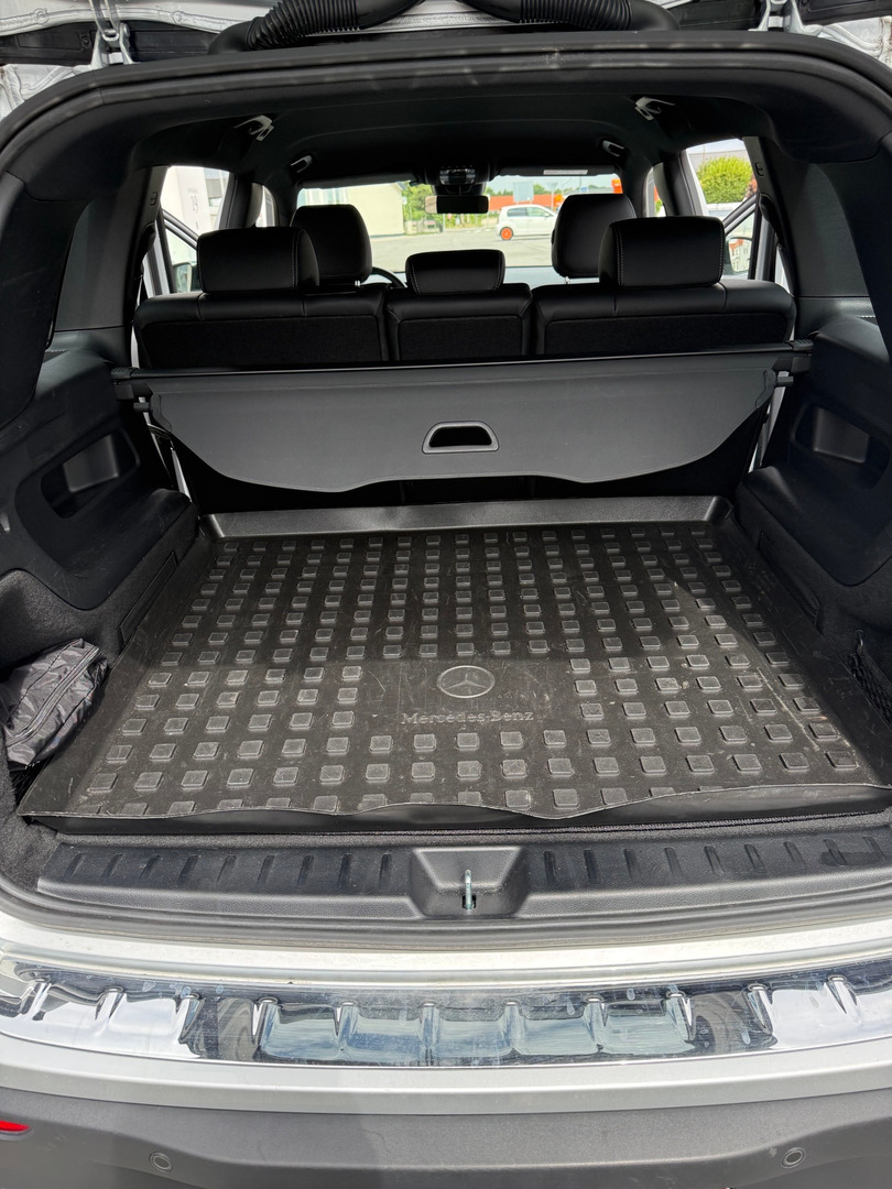Sort Mercedes EQB300 fra 2022