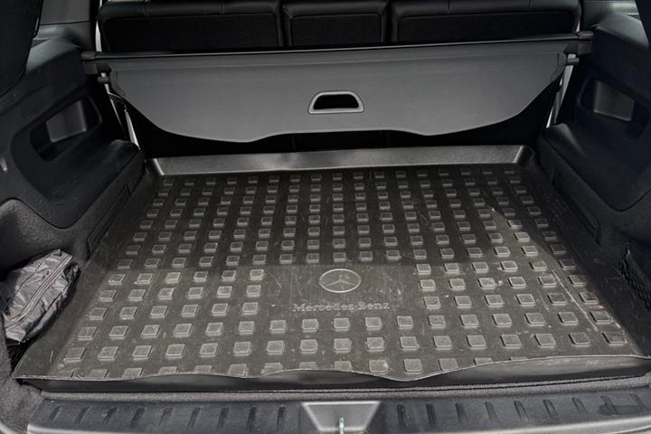 Sort Mercedes EQB300 fra 2022