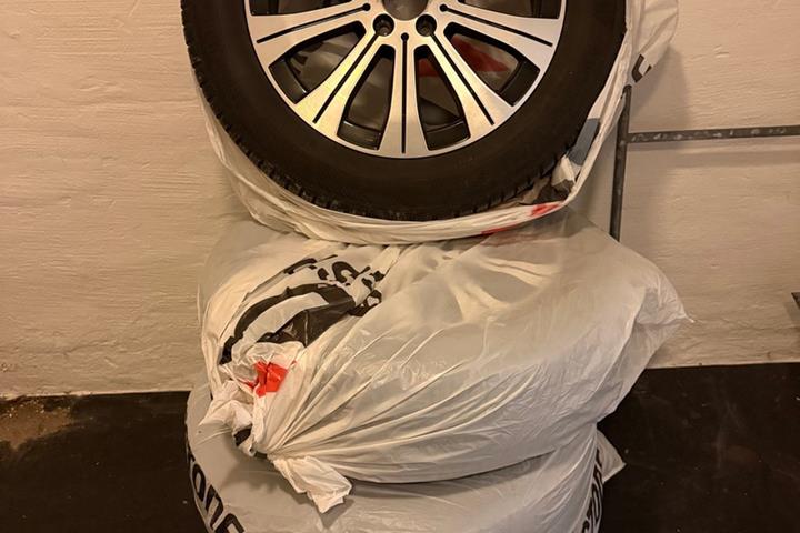 Sort Mercedes EQB300 fra 2022