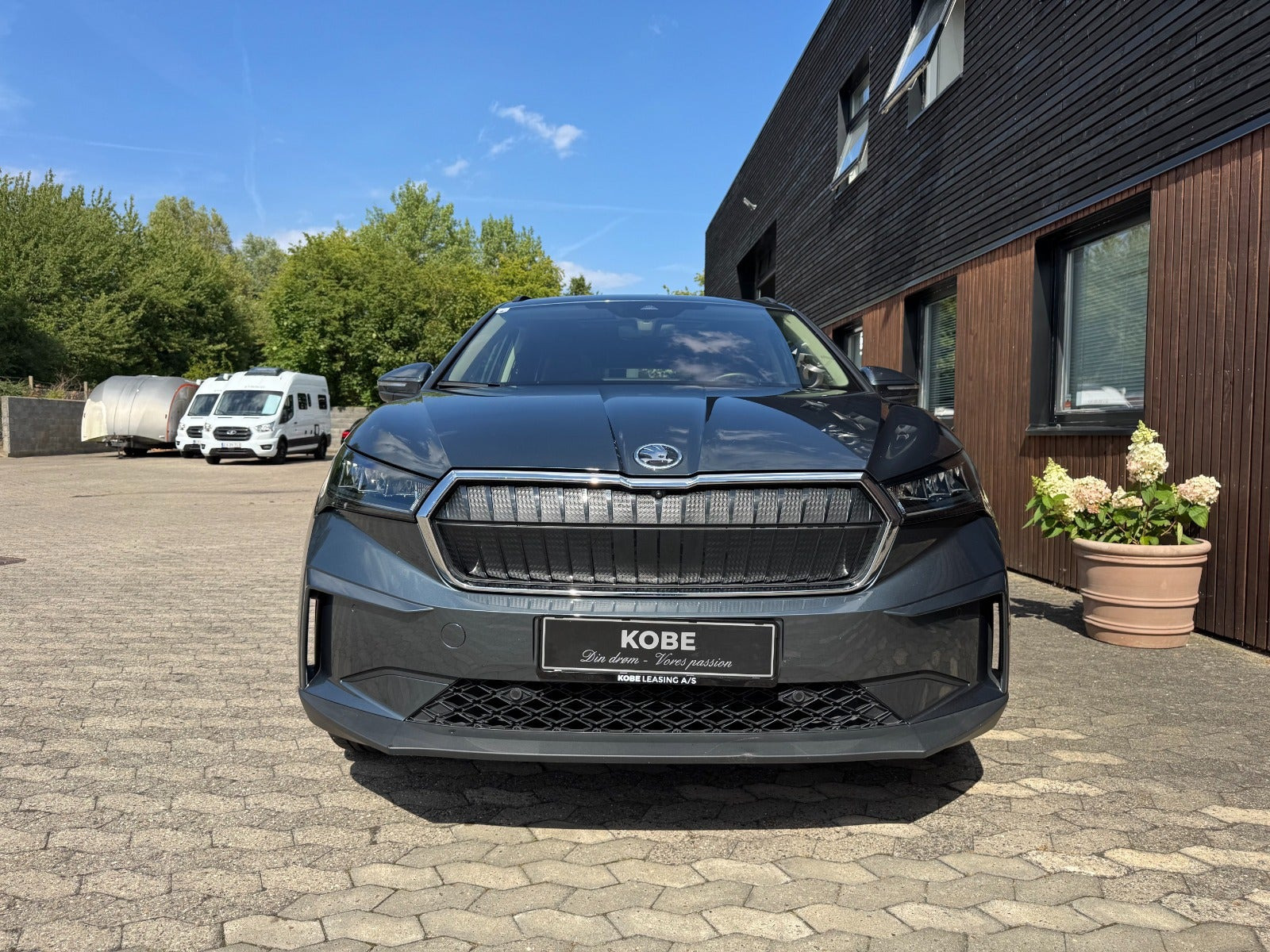 Grå Skoda Enyaq fra 2021