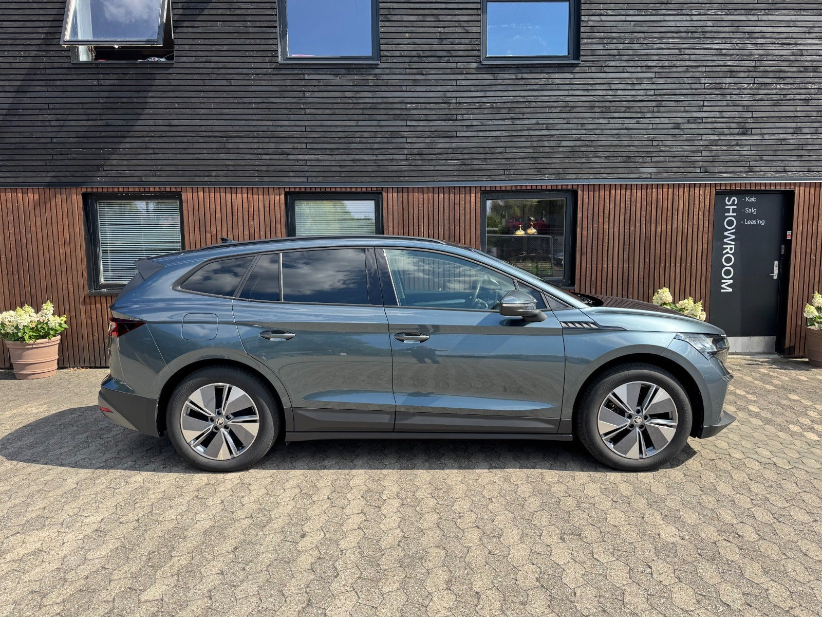 Grå Skoda Enyaq fra 2021