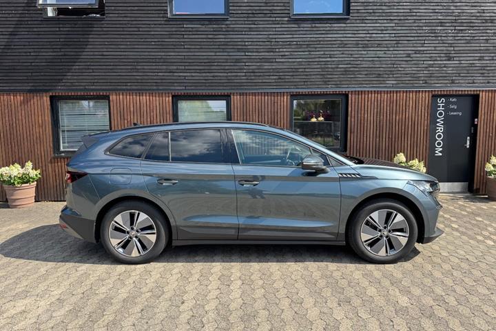 Grå Skoda Enyaq fra 2021
