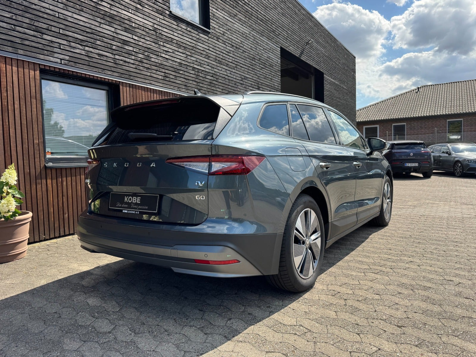 Grå Skoda Enyaq fra 2021