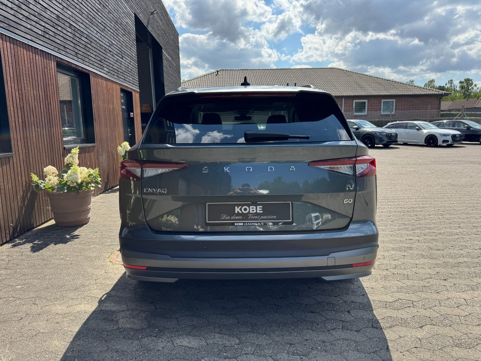Grå Skoda Enyaq fra 2021