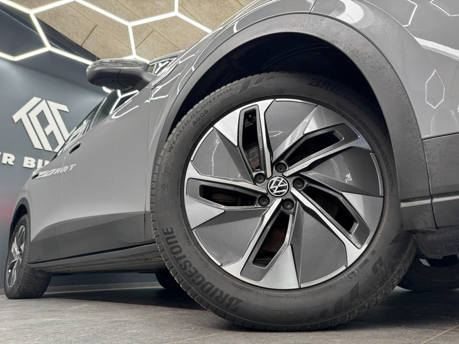 Grå VW ID.4 fra 2023
