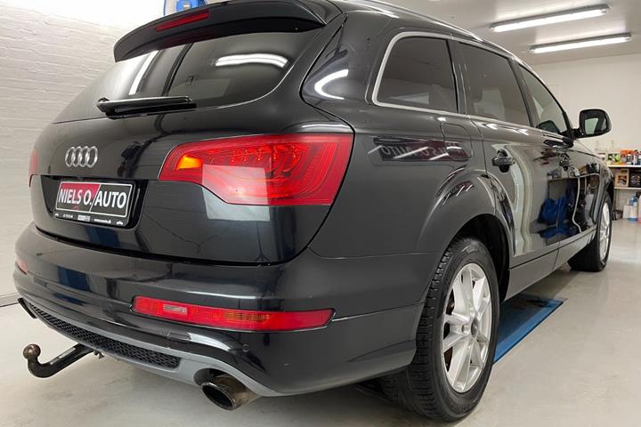 Sort Audi Q7 fra 2007
