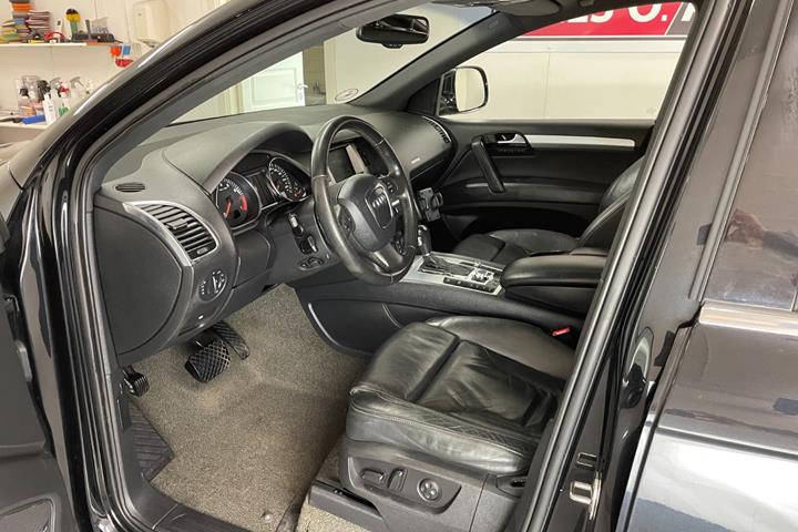 Sort Audi Q7 fra 2007