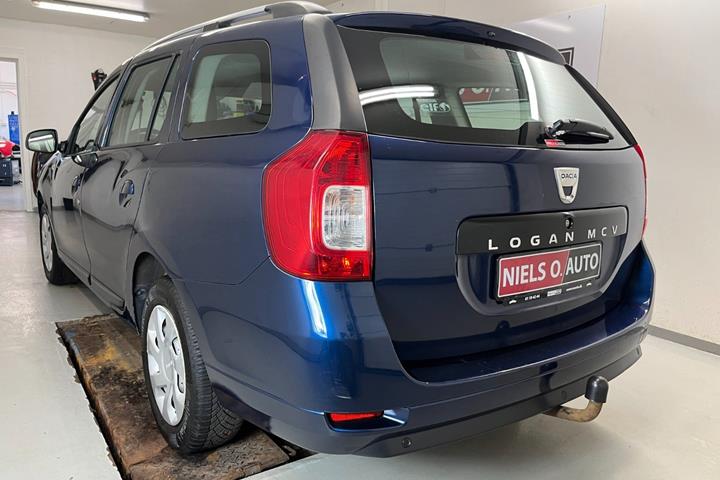 Blå Dacia Logan fra 2016