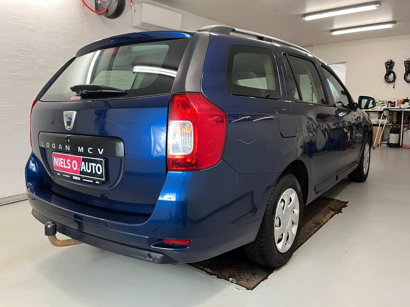 Blå Dacia Logan fra 2016