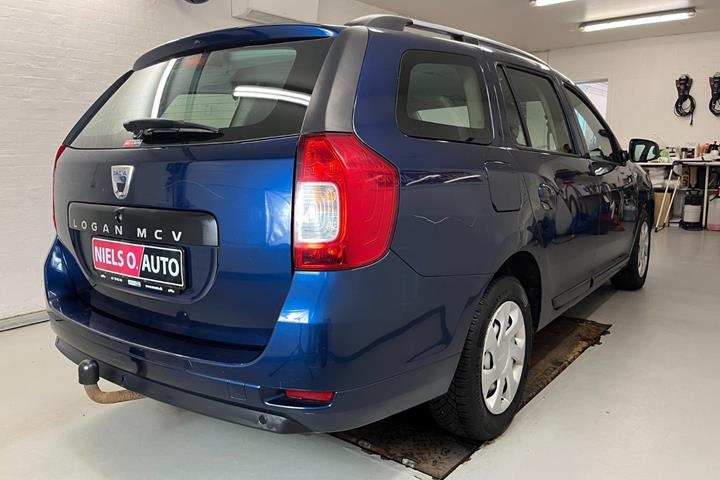 Blå Dacia Logan fra 2016