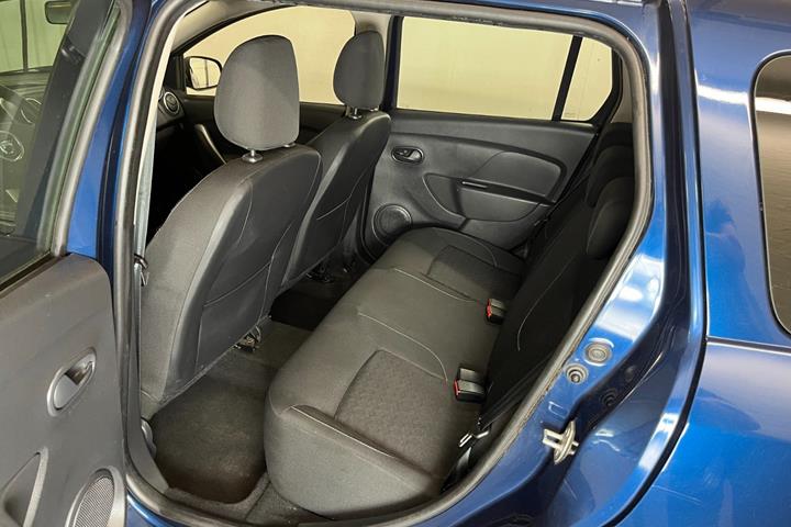 Blå Dacia Logan fra 2016