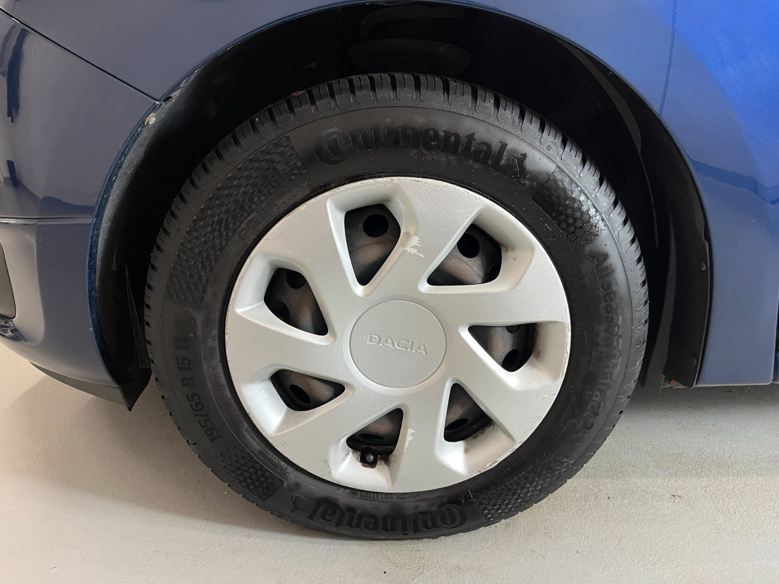 Blå Dacia Logan fra 2016