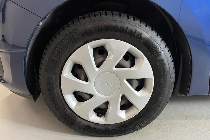 Blå Dacia Logan fra 2016