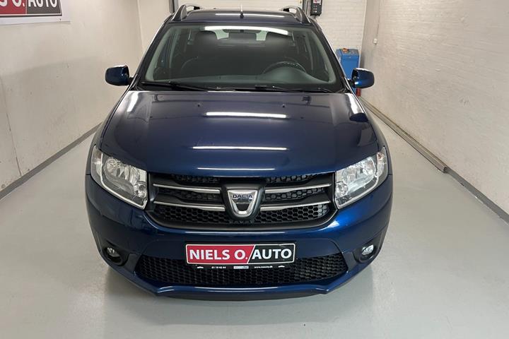 Blå Dacia Logan fra 2016