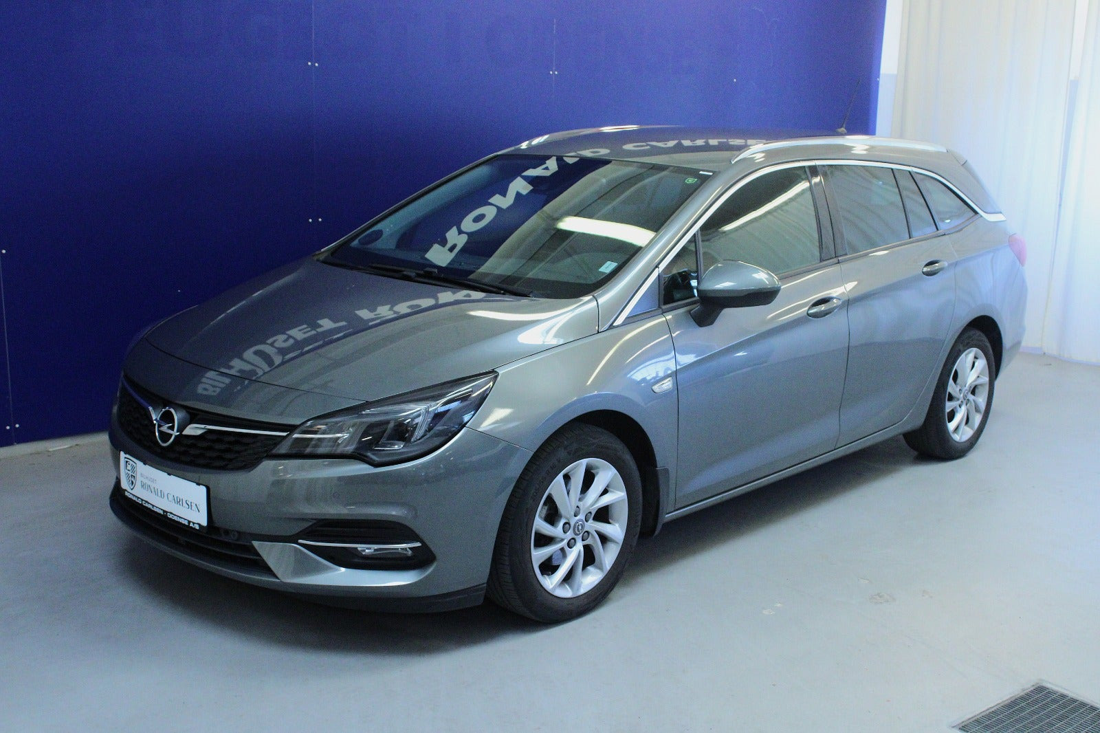 Grå Opel Astra fra 2020