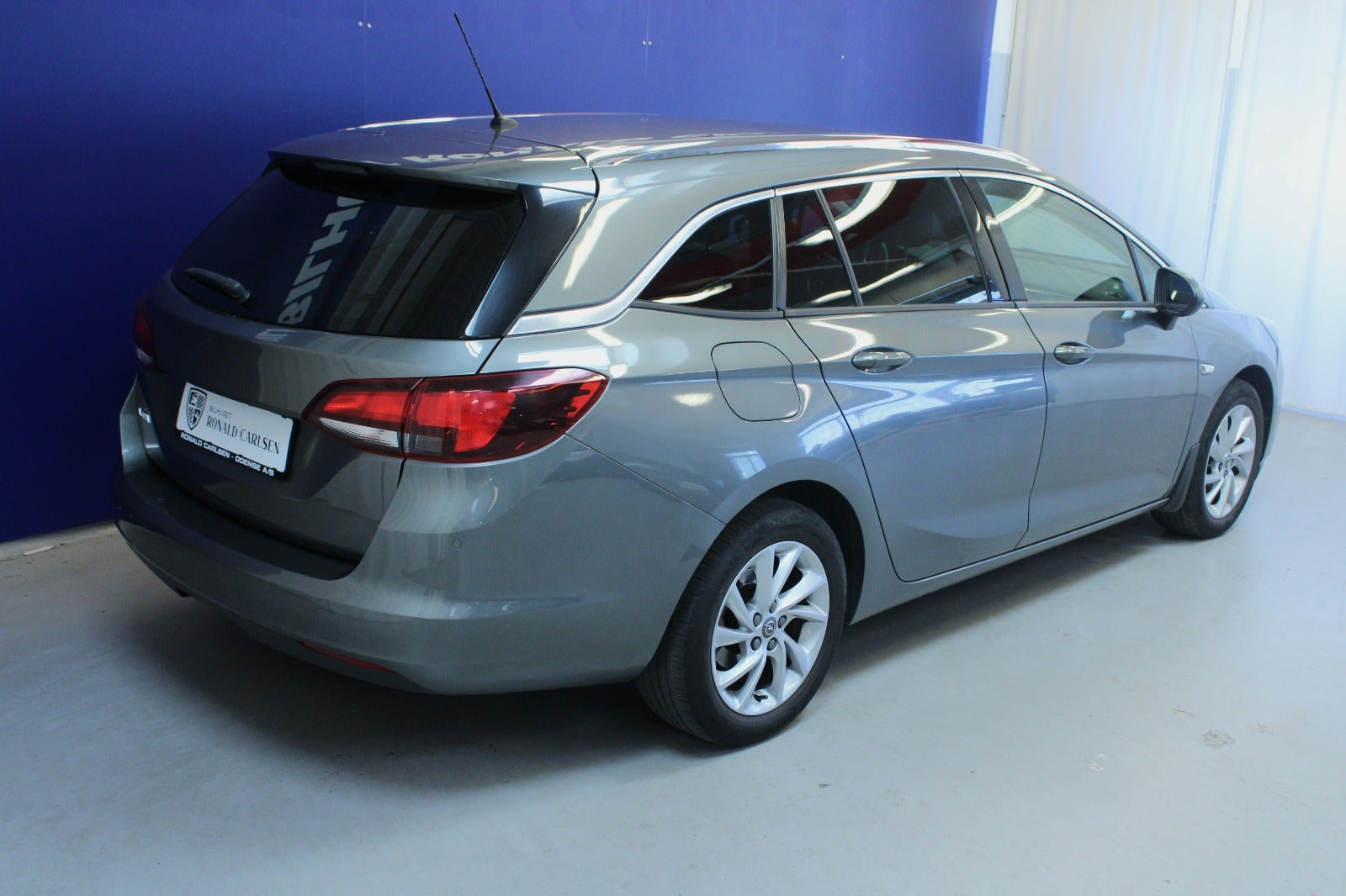 Grå Opel Astra fra 2020