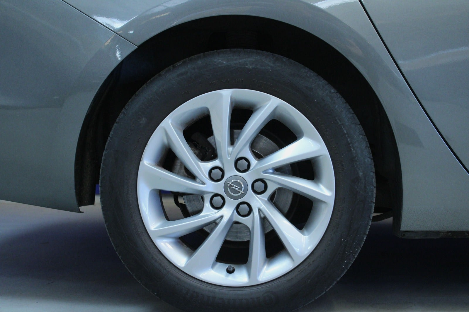 Grå Opel Astra fra 2020
