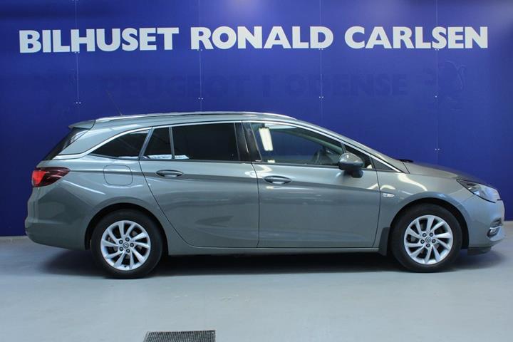 Grå Opel Astra fra 2020