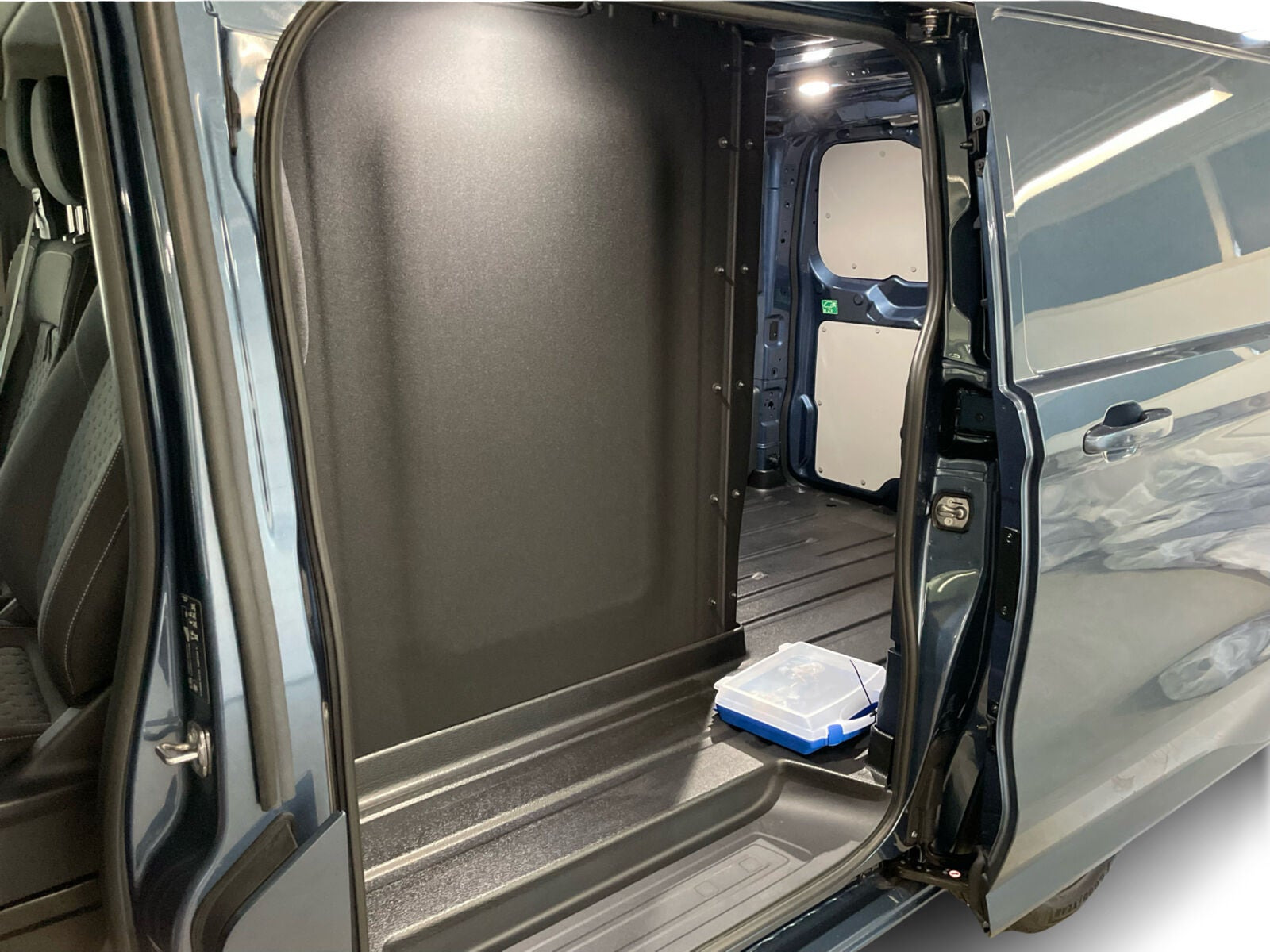 Blå Ford E-Transit Custom 320 L1 fra 2026