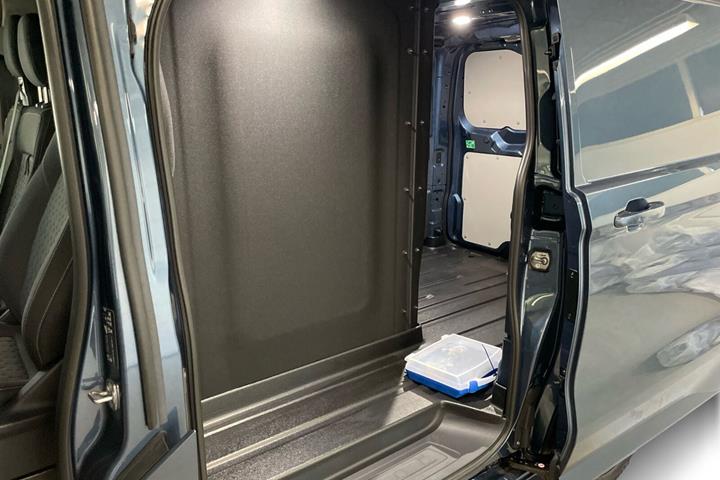 Blå Ford E-Transit Custom 320 L1 fra 2026