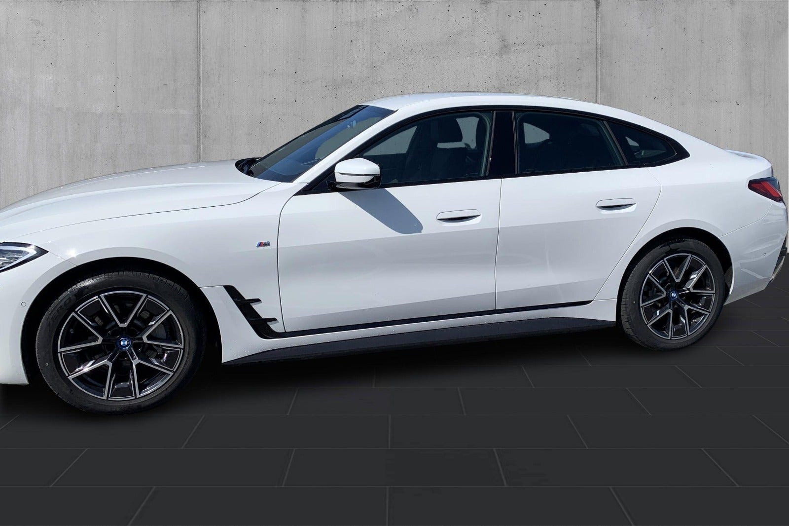 Hvid BMW i4 fra 2023