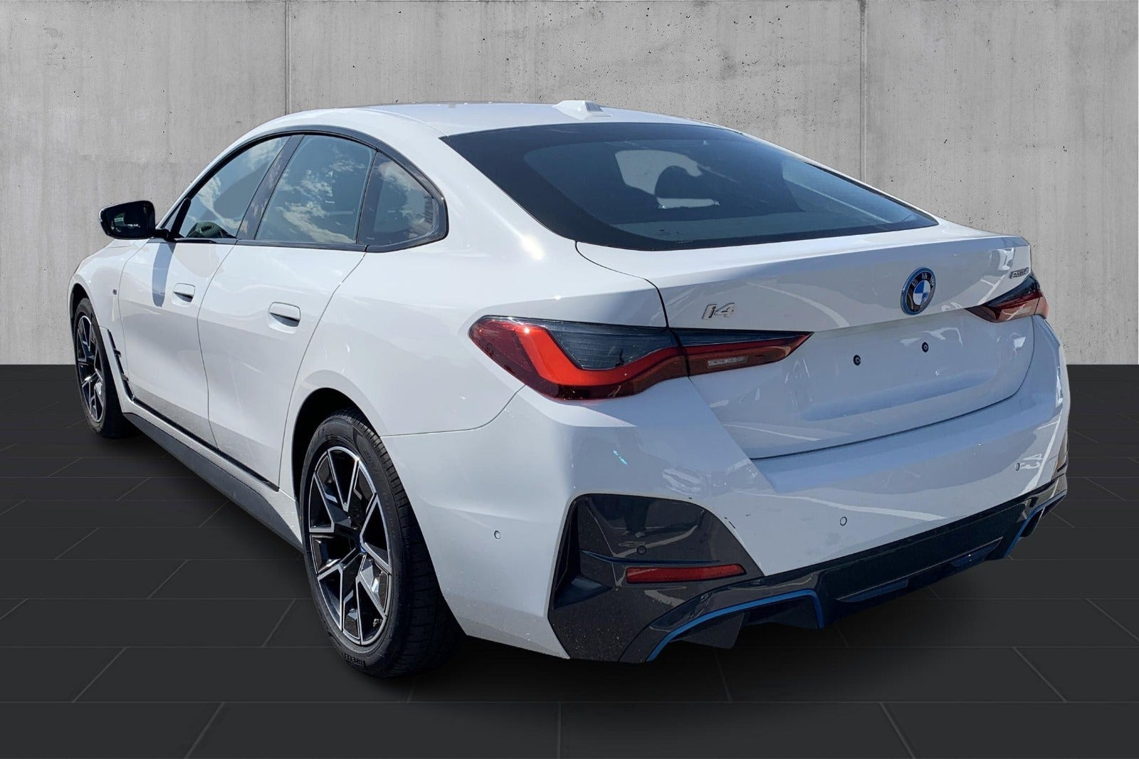 Hvid BMW i4 fra 2023