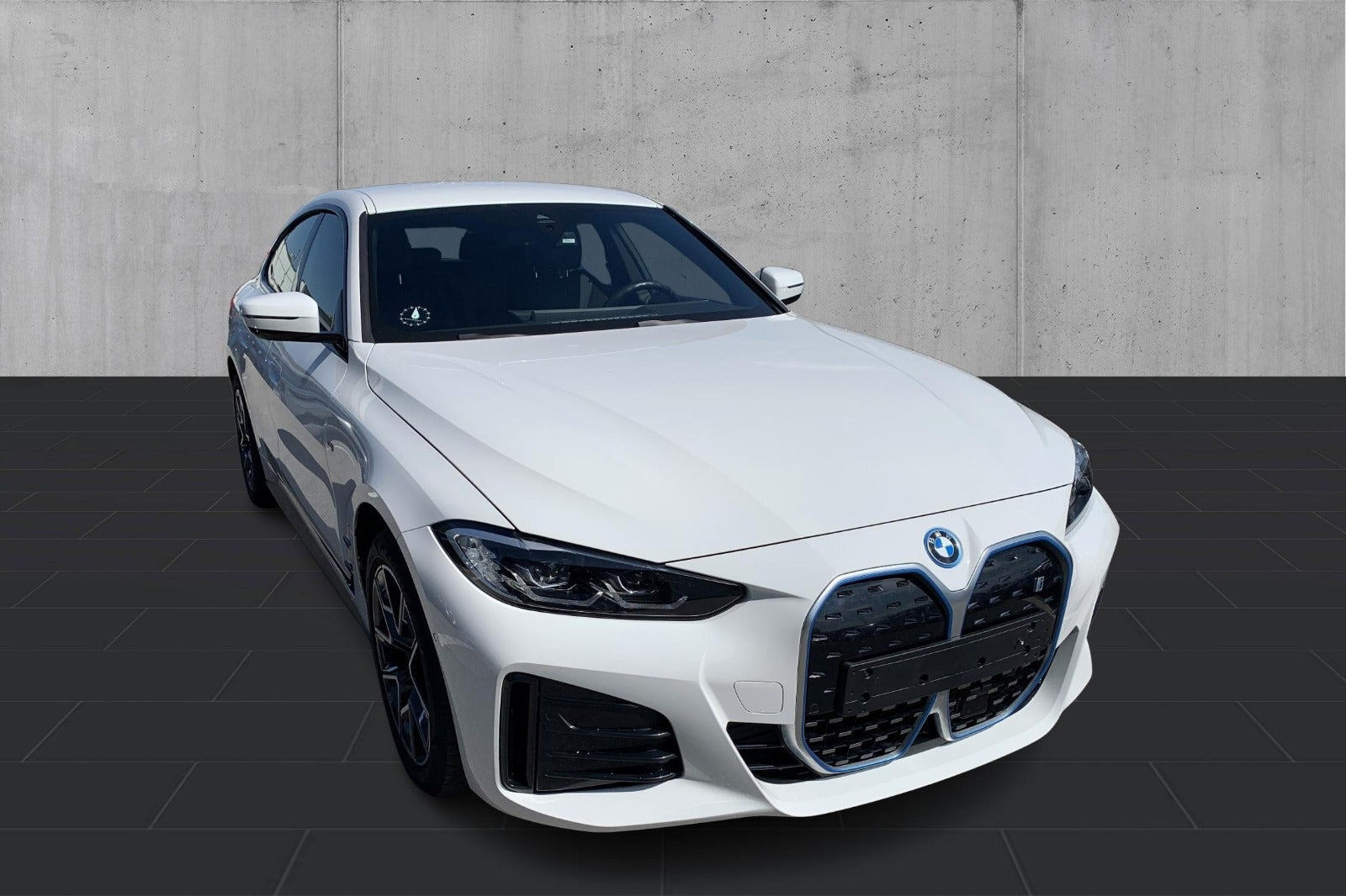Hvid BMW i4 fra 2023