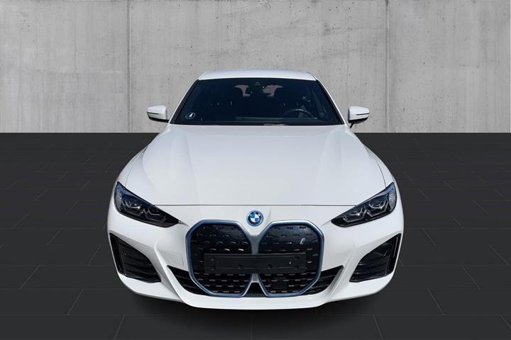 Hvid BMW i4 fra 2023