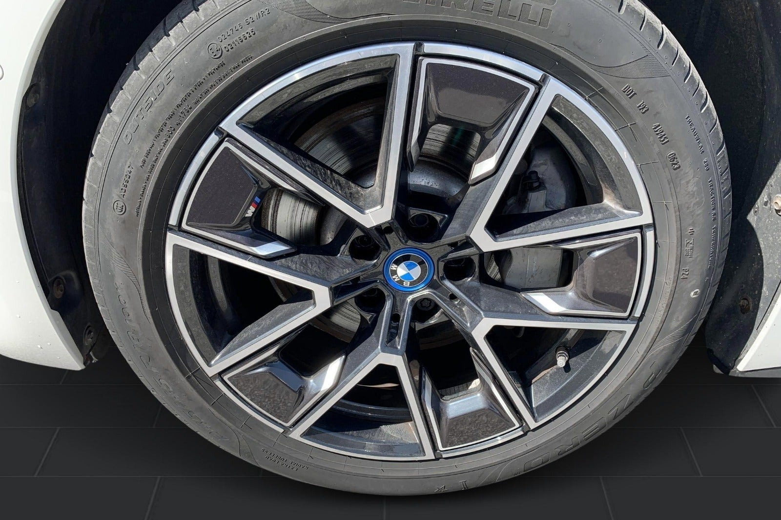 Hvid BMW i4 fra 2023