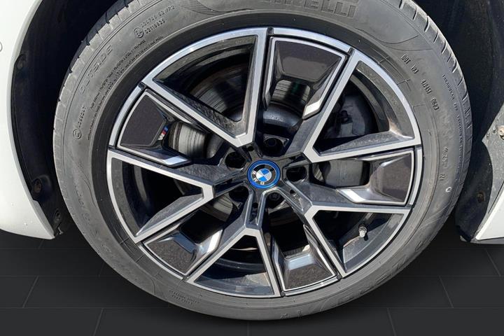 Hvid BMW i4 fra 2023