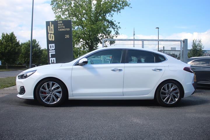 Hvid Hyundai i30 fra 2017