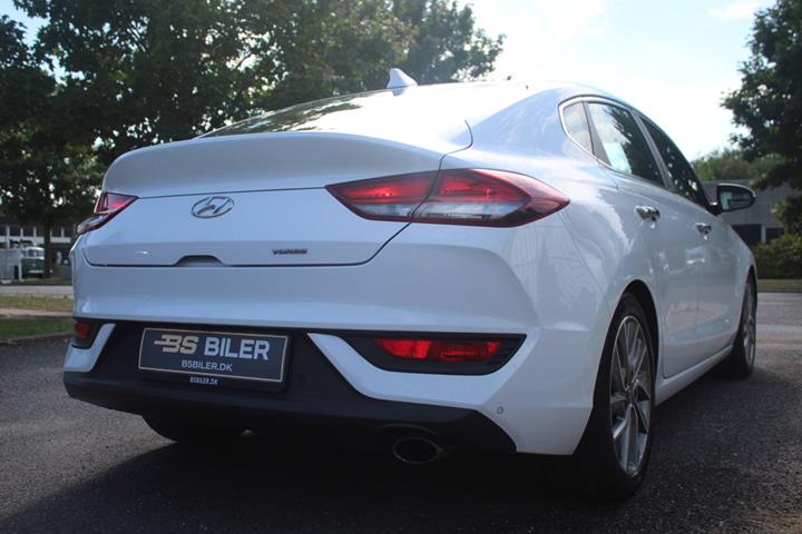 Hvid Hyundai i30 fra 2017