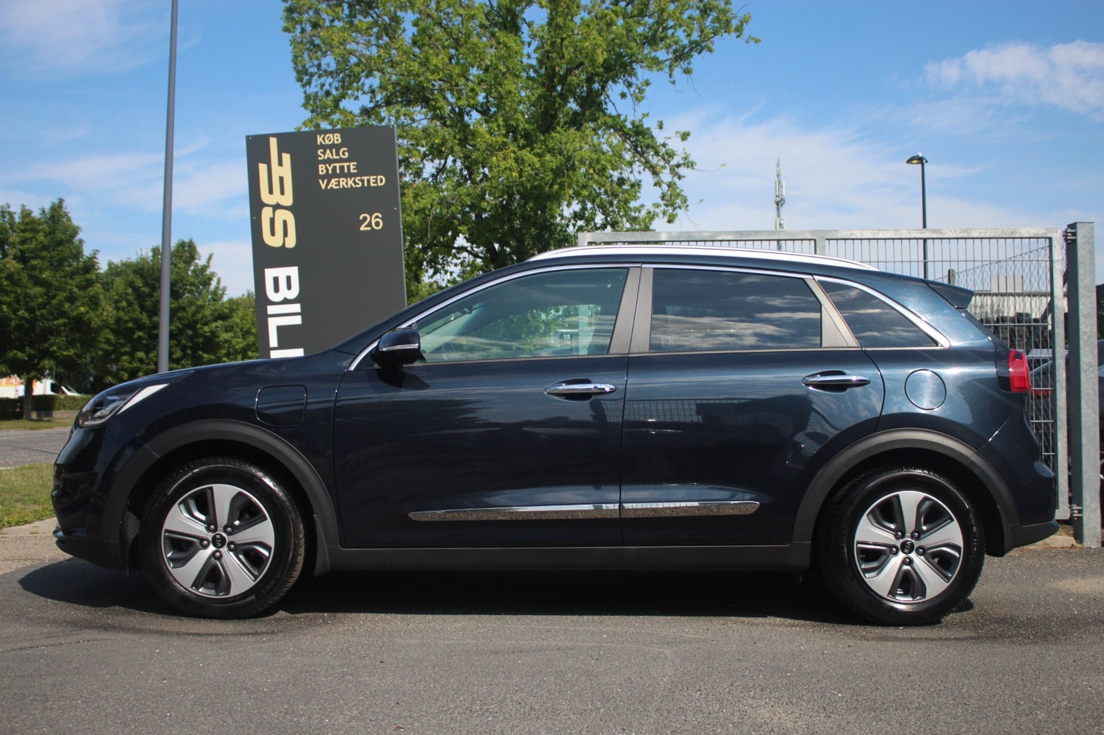 Grå Kia Niro fra 2019