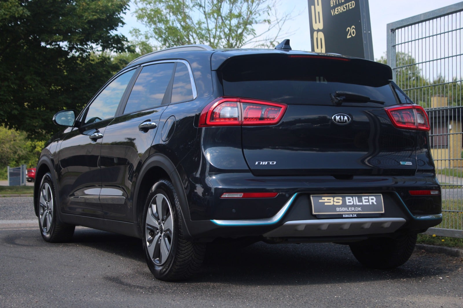 Grå Kia Niro fra 2019