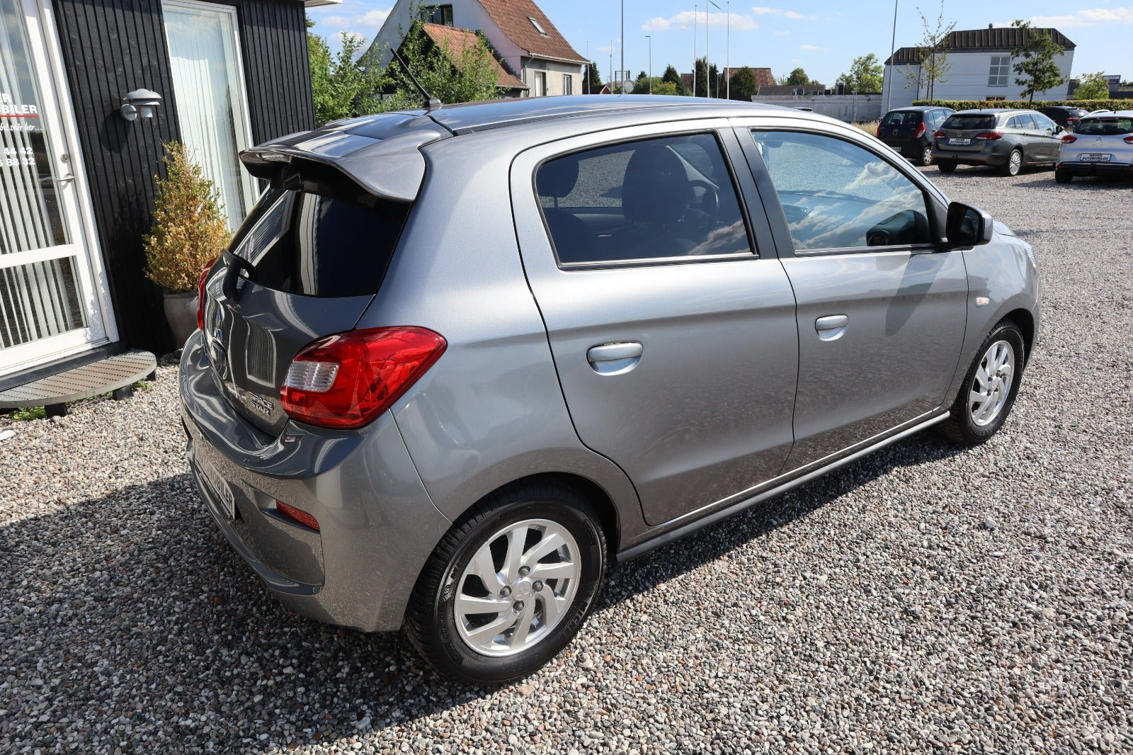Blå Mitsubishi Space Star fra 2017
