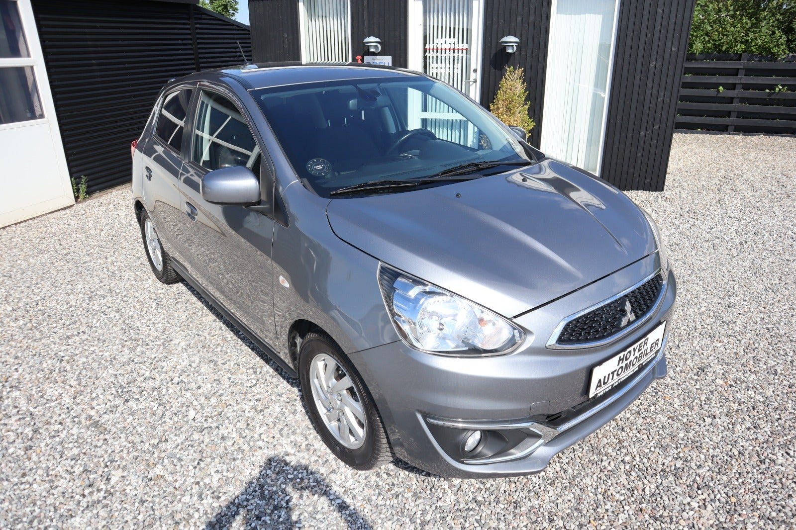 Blå Mitsubishi Space Star fra 2017