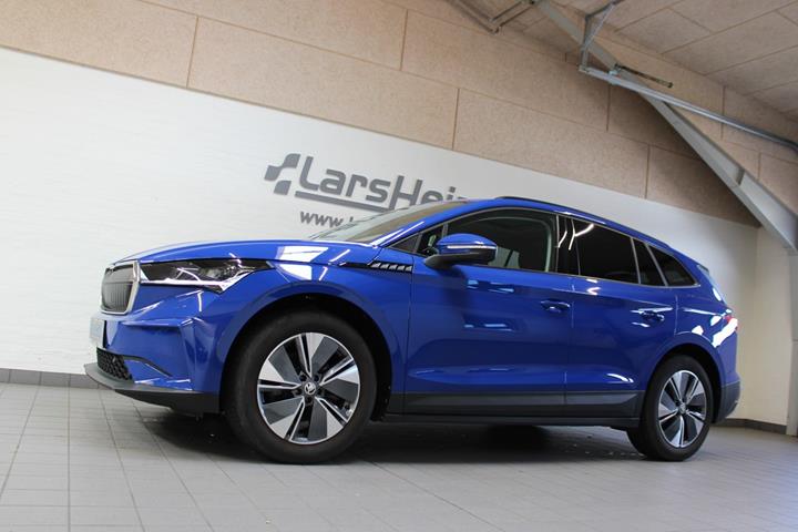 Blå Skoda Enyaq fra 2023