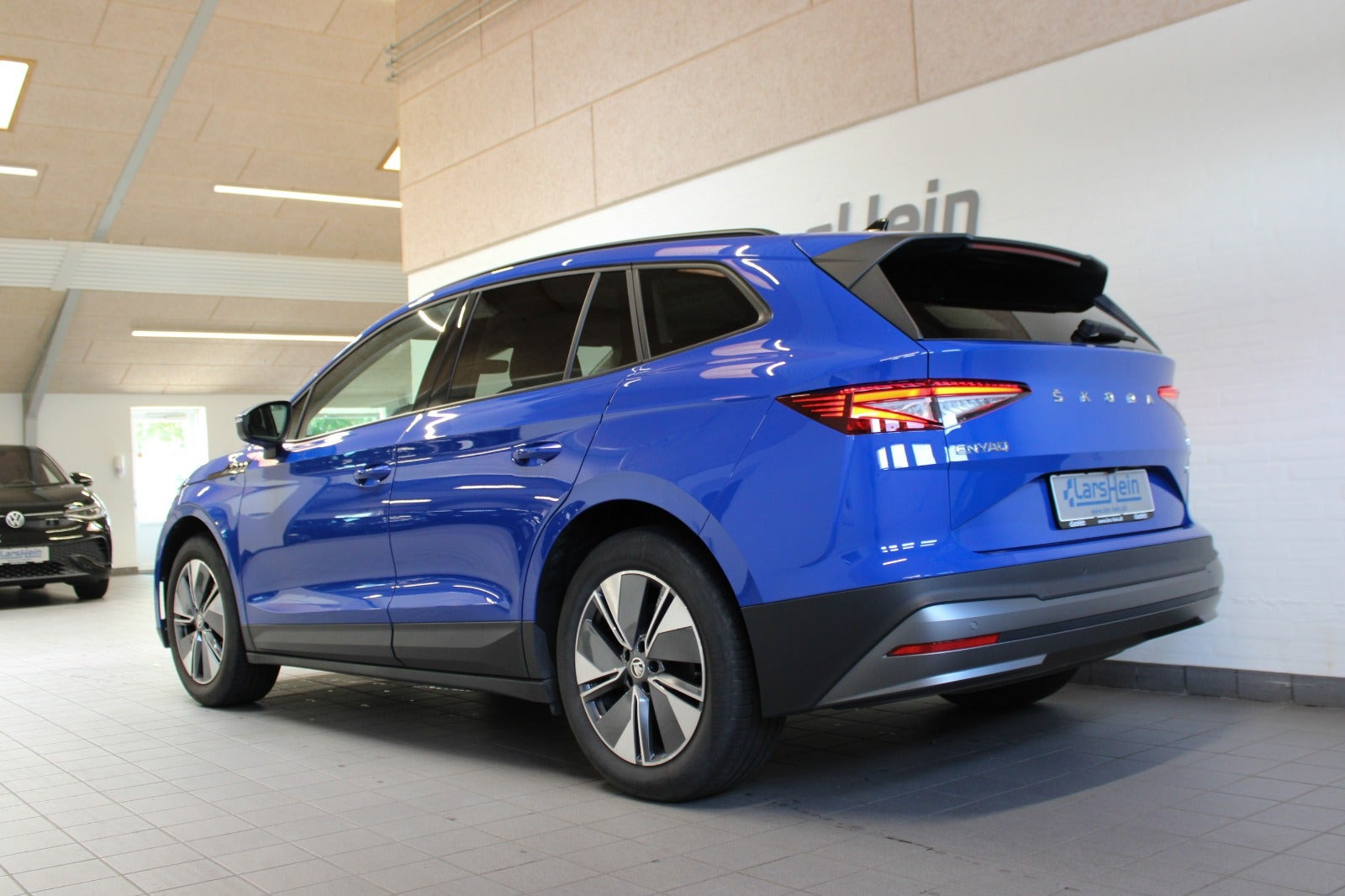 Blå Skoda Enyaq fra 2023