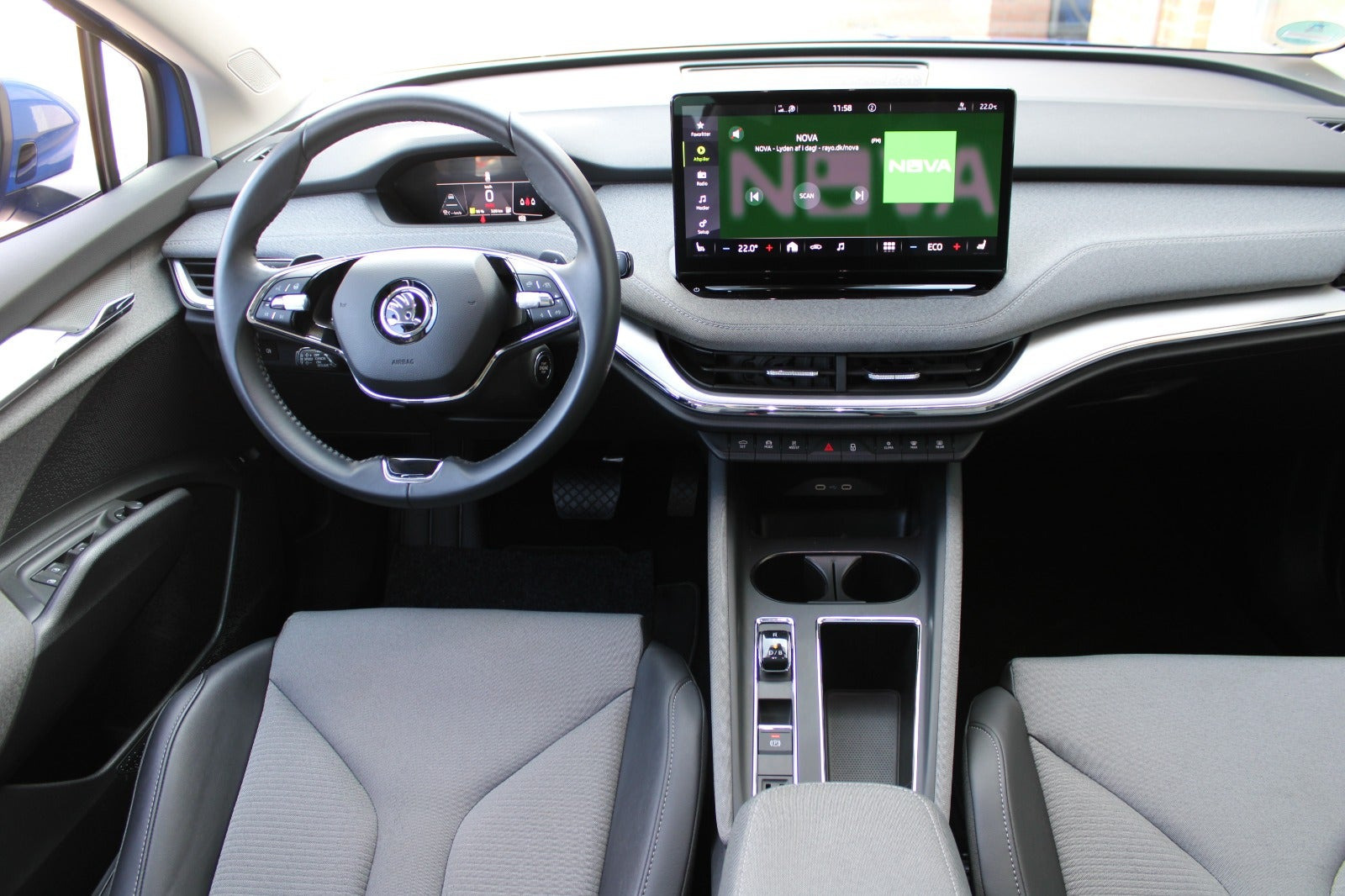 Blå Skoda Enyaq fra 2023
